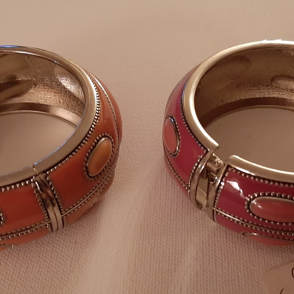 Cuff bracelets - Picture 3 of 3